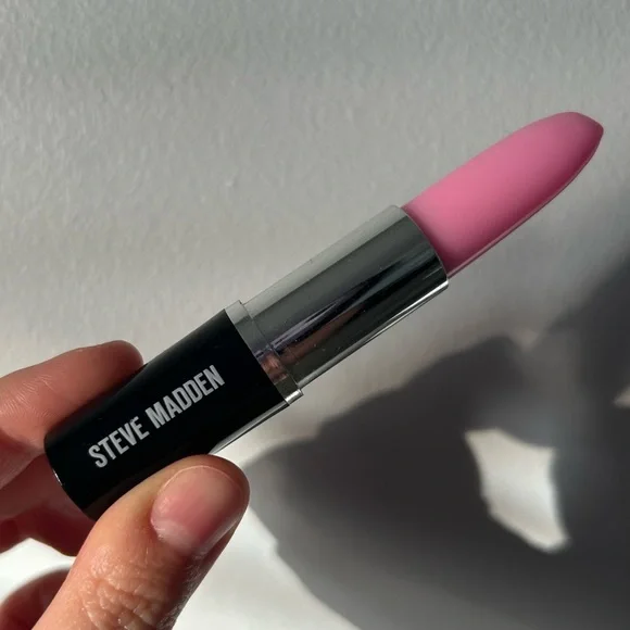 Steve Madden Pink Lipstick Shaped Ink Pen from 2013 (writes in blue ink) - Picture 7 of 10